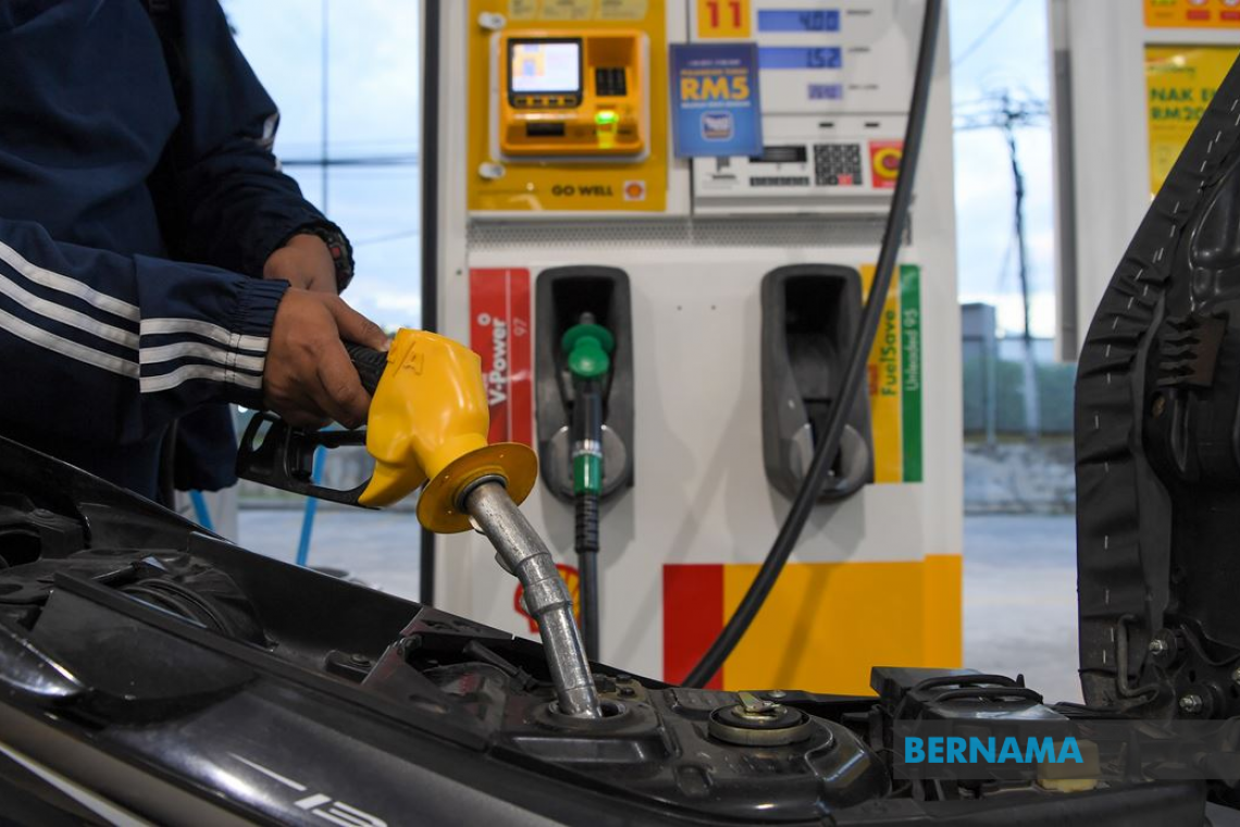 RON95, RON97 down four sen, diesel down five sen per litre – MOF