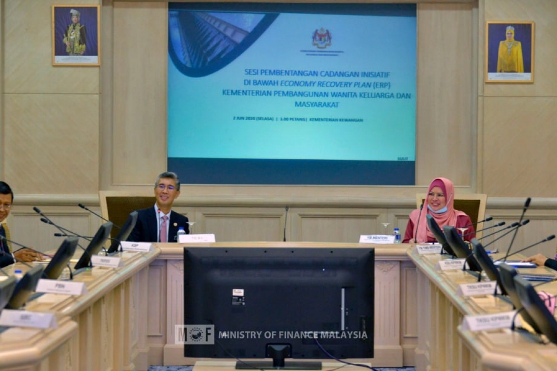 Sesi Perbincangan Dengan YB Menteri Pembangunan Wanita, Keluarga Dan Masyarakat