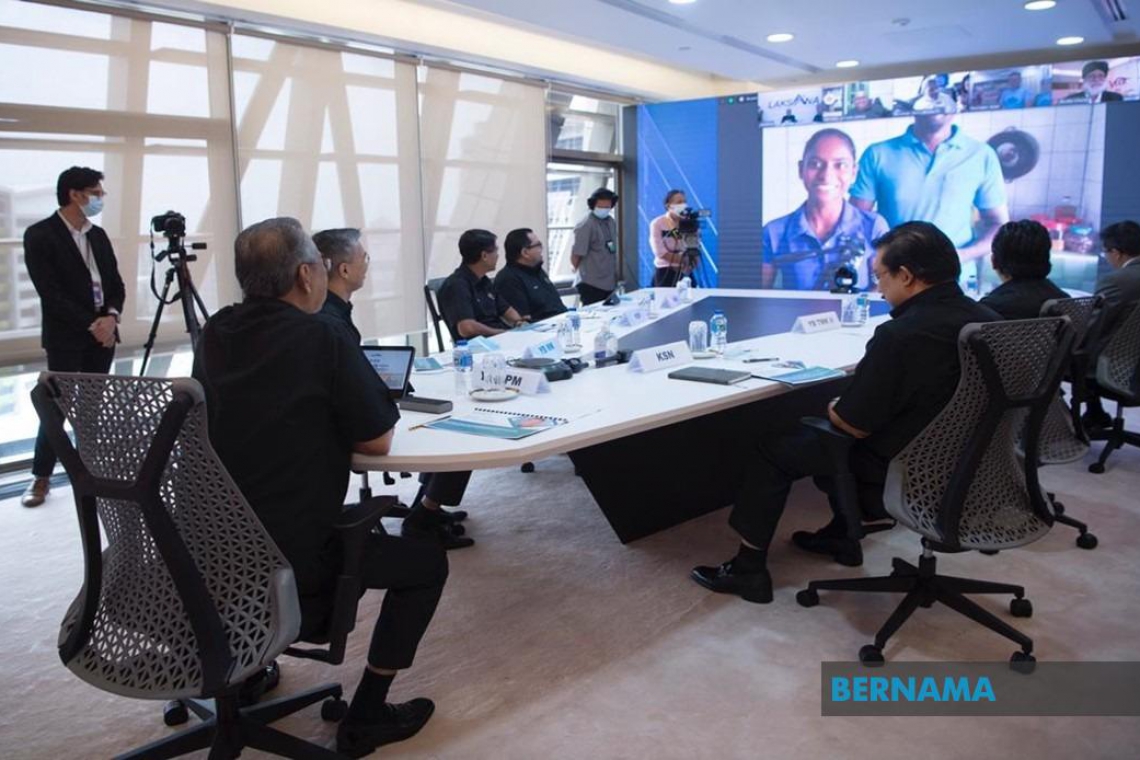 Muhyiddin joins interactive session with PRIHATIN assistance recipients