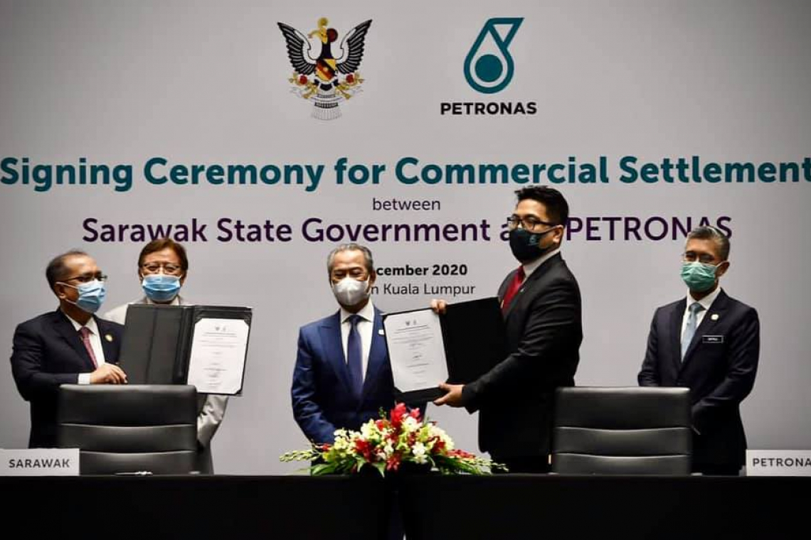 Majlis Persetujuan Penyelesaian Komersial Minyak &amp; Gas Di Sarawak