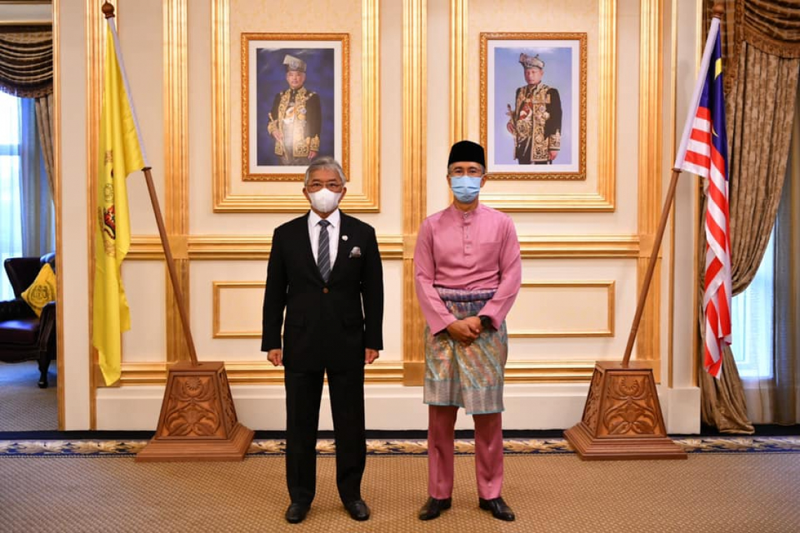 Mengadap KDYMM Seri Paduka Baginda Yang Di-Pertuan Agong 