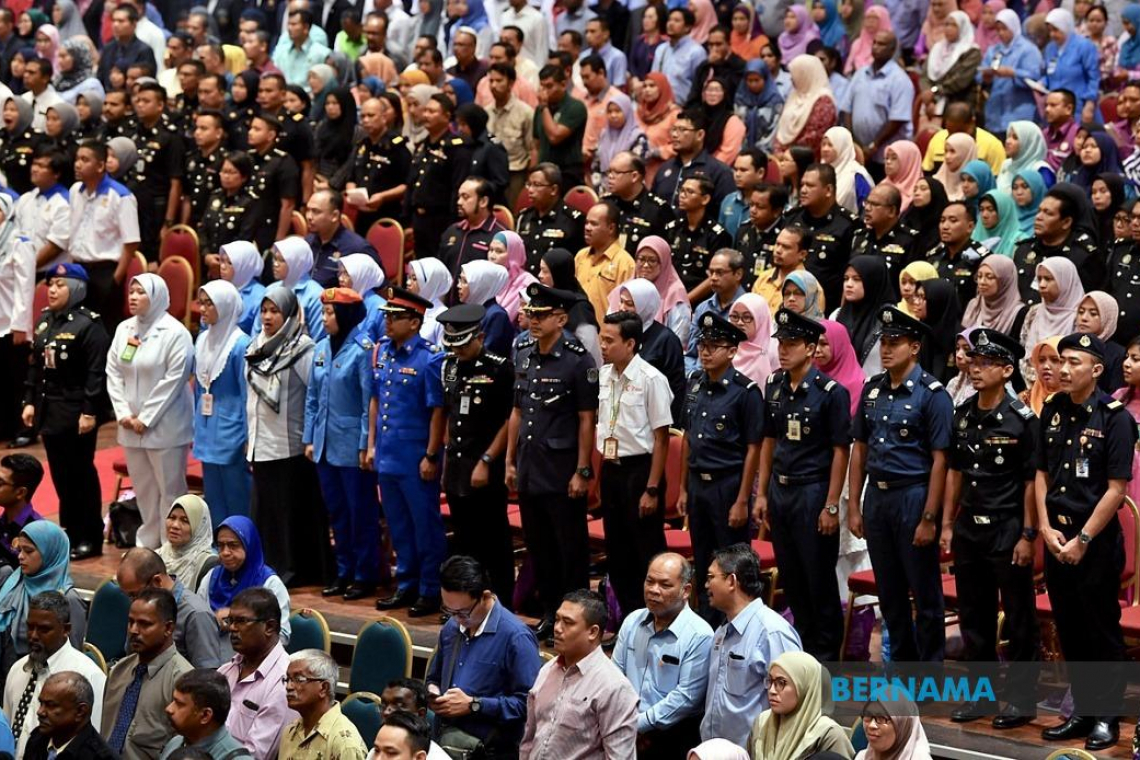 Penjawat awam terima bantuan khas kewangan RM700, pesara RM350
