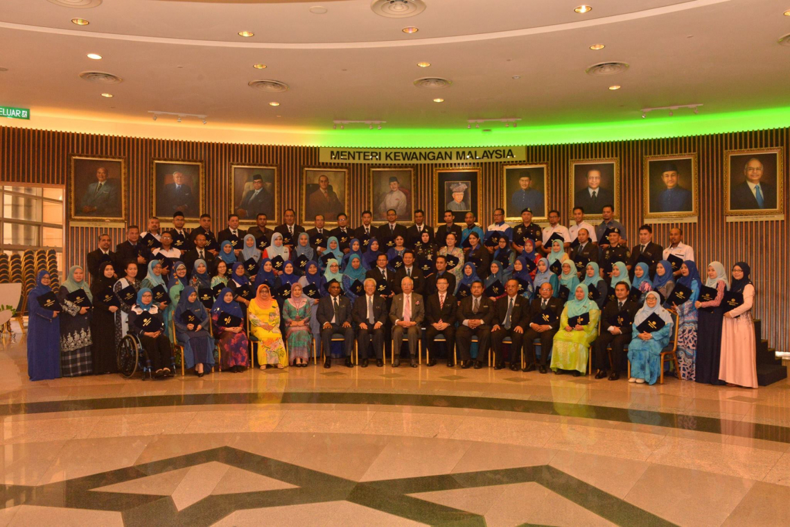 Majlis Penyampaian Anugerah Perkhidmatan Cemerlang Kementerian Kewangan 2015