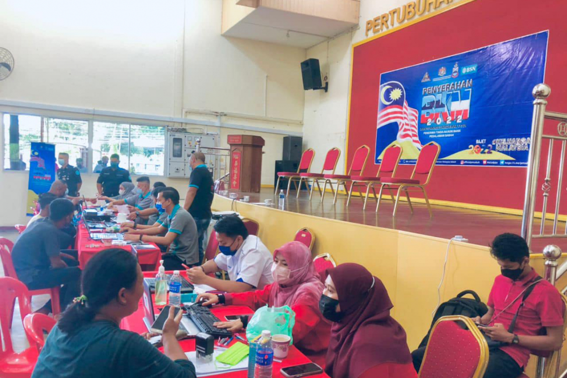 Sesi Penyerahan Tunai Untuk Penerima BKM Tiada Akaun Bank di Semporna, Sabah