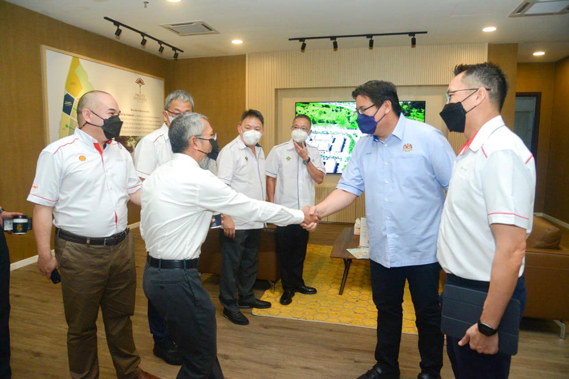 Majlis Penyerahan Simbolik Surat Anugerah Bagi Pembinaan Shell Malaysia Upstream Headquarters di Sarawak