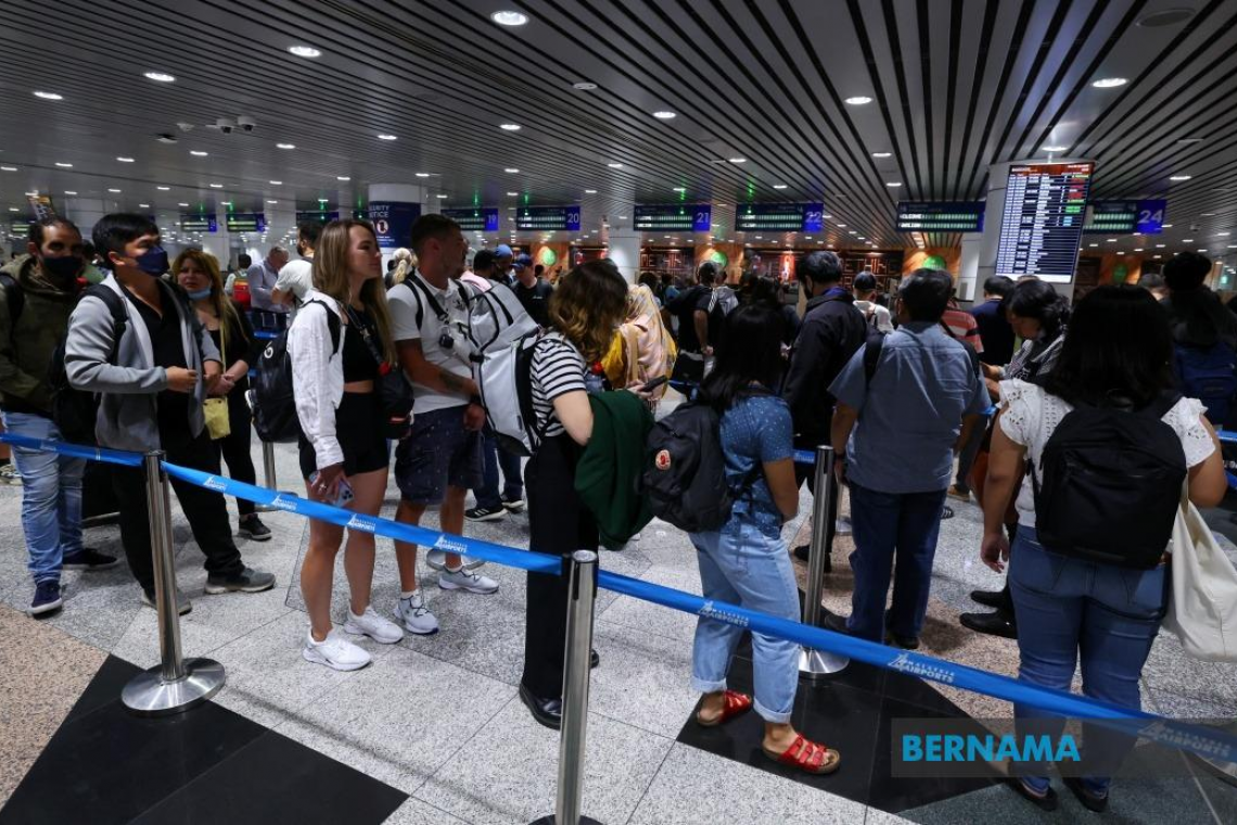 Keupayaan mesin pengimbas laluan masuk negara akan ditingkatkan - Ahmad Maslan