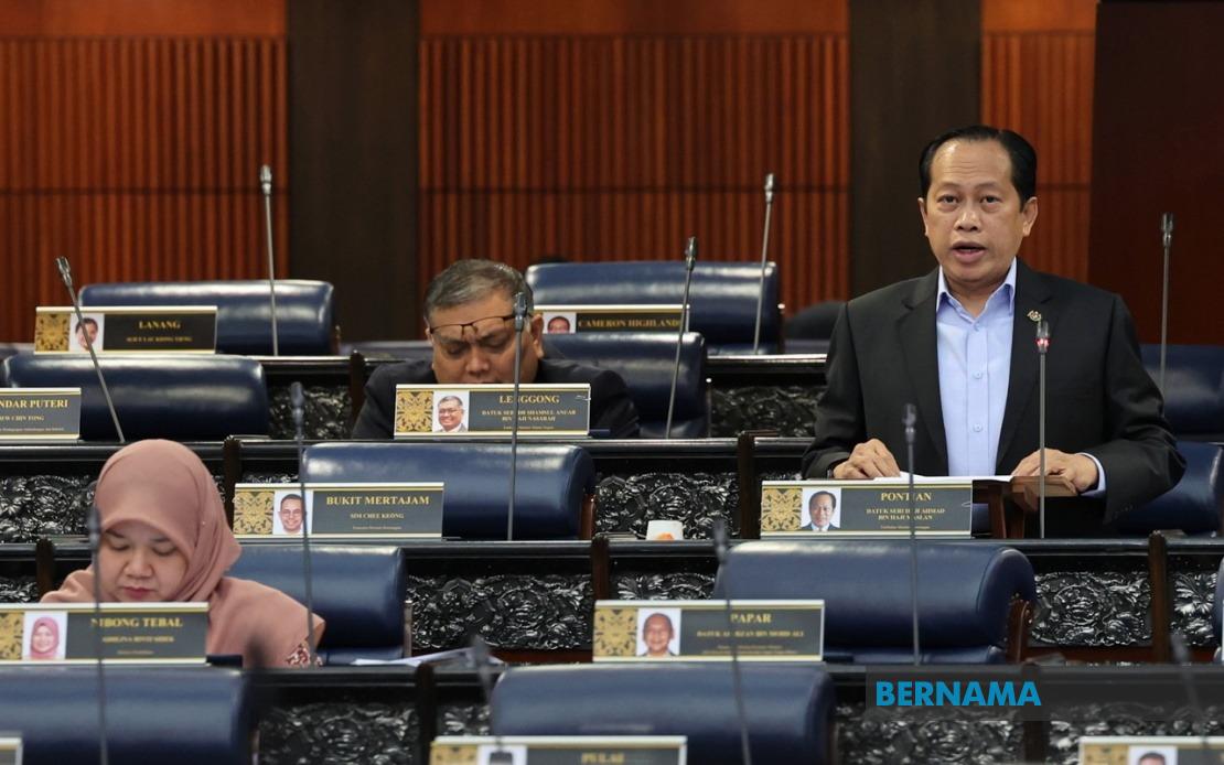Sejumlah RM43.8 bilion hutang 1MDB dibayar setakat ini, masih berbaki RM9.7 bilion – Ahmad Maslan