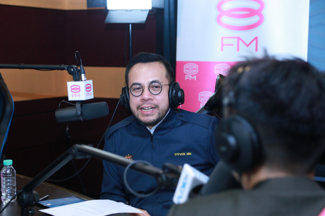 Sesi Wawancara di 8FM