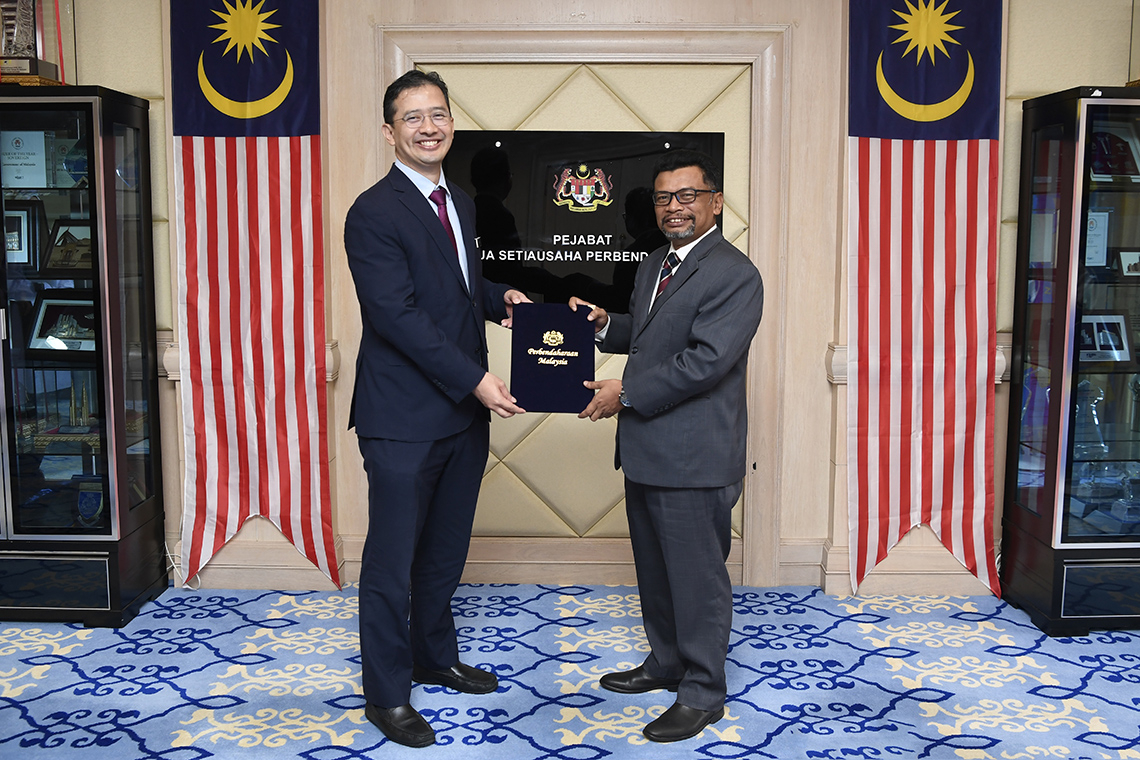 Sesi Penyerahan Surat Penempatan Pegawai Gred Utama