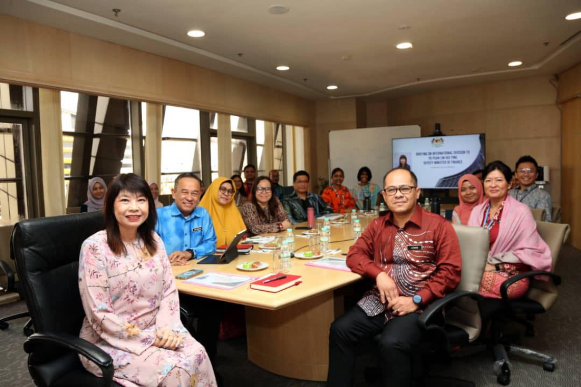 Sesi Taklimat oleh Bahagian Antarabangsa