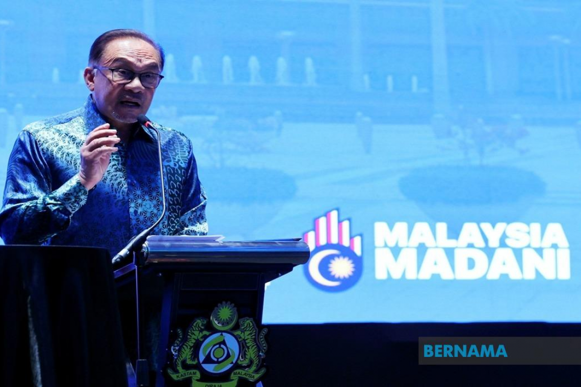 Semua Pasukan Keselamatan Perlu Berganding Bahu Banteras Penyeludupan - Anwar