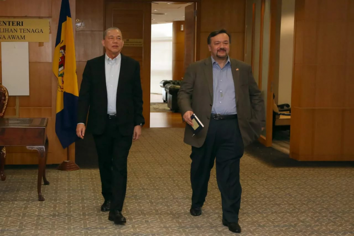 Sesi Kunjungan Hormat Ke Menara Sumber Asli