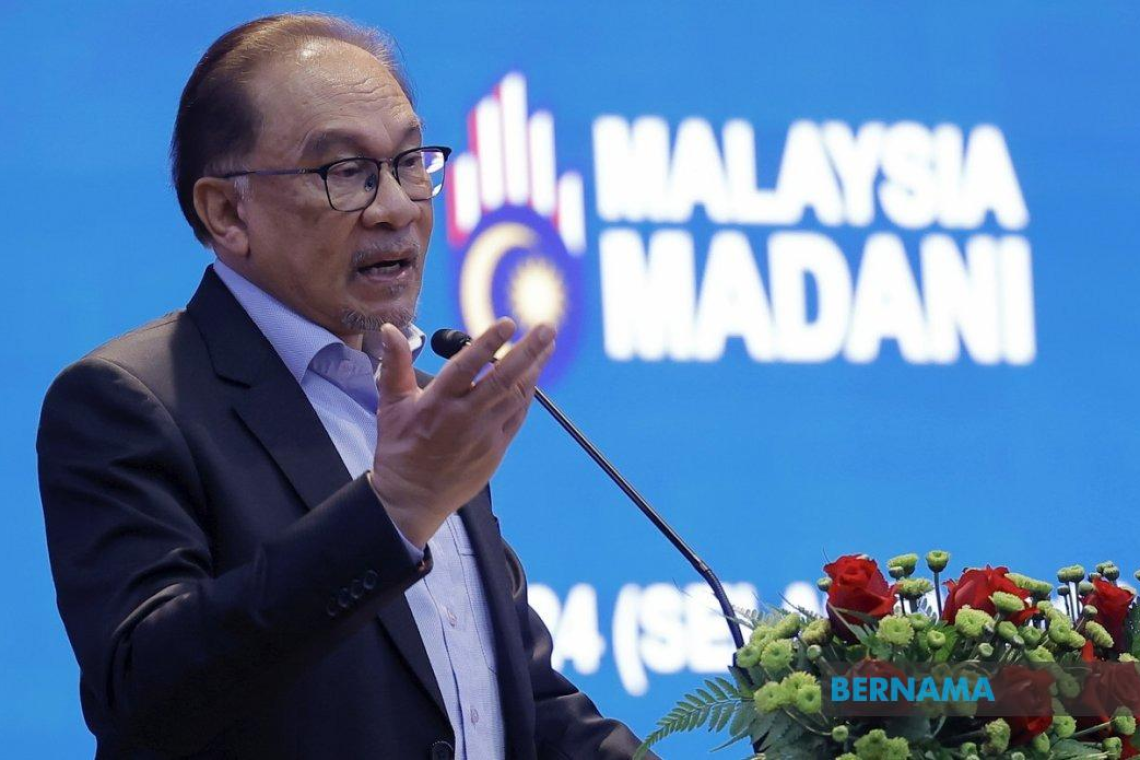 PM Anwar Assures Defending Civil Servants Who Stave Off Influence Of Looters