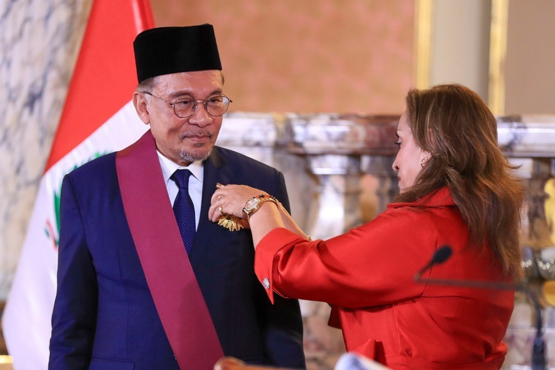 PM Anwar Receives The Order 'El Sol del Peru'
