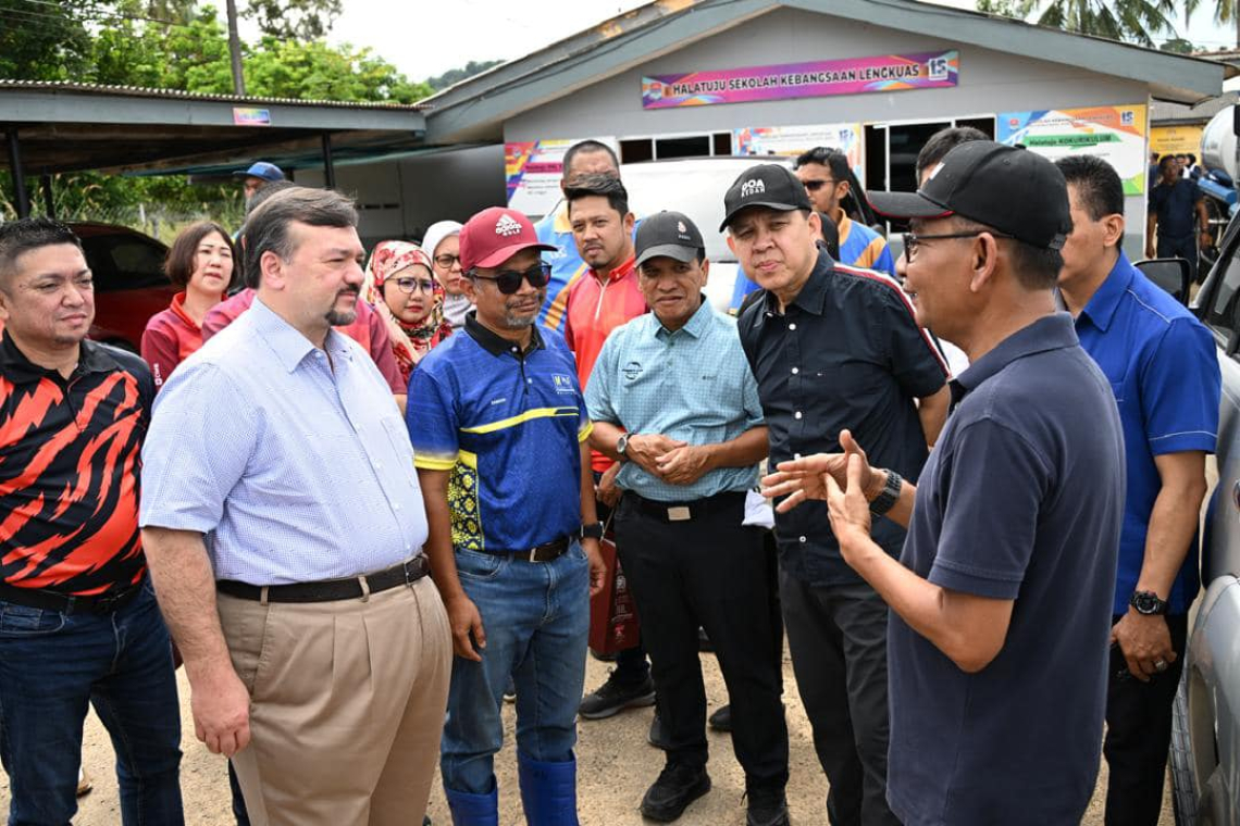 Sesi Turun Padang Meninjau Kerja-Kerja Pembersihan Banjir di Kedah