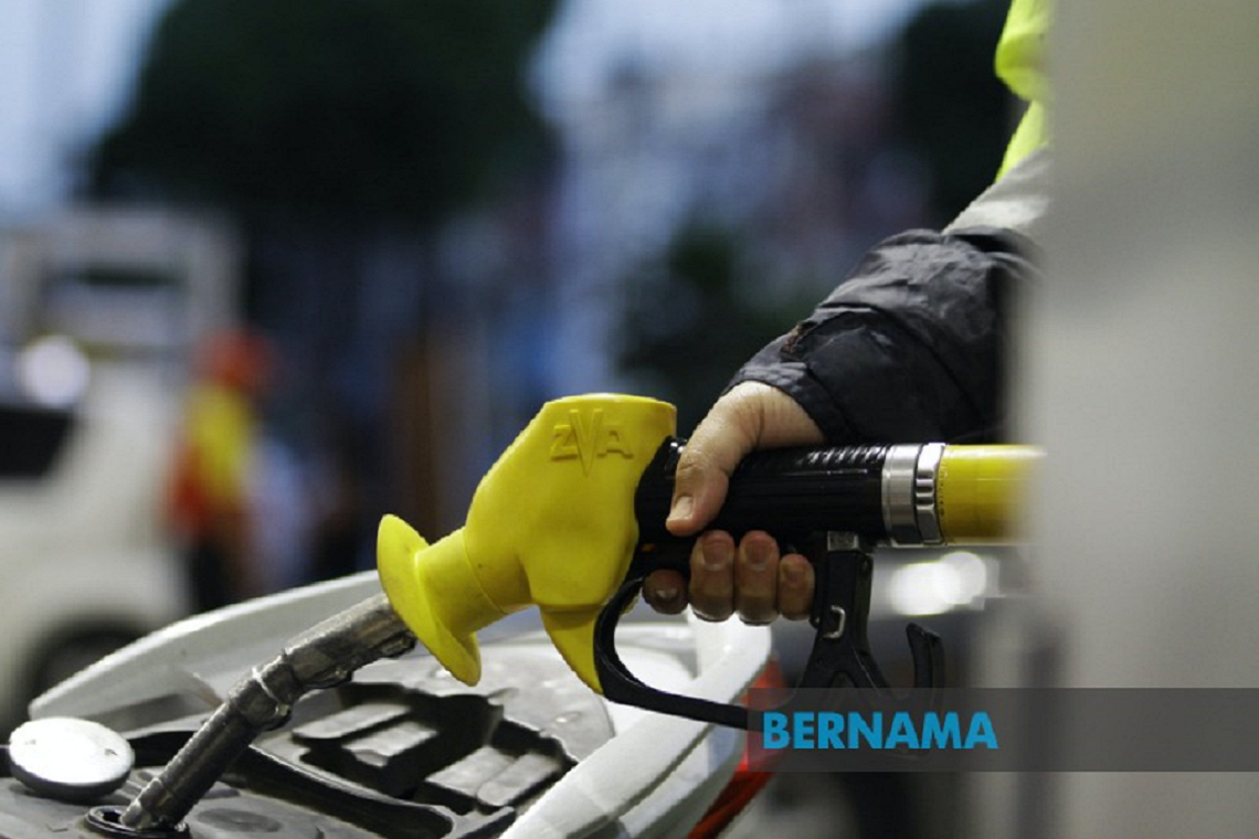 Harga RON97 Turun 10 Sen, Diesel Di Semenanjung Turun 7 Sen