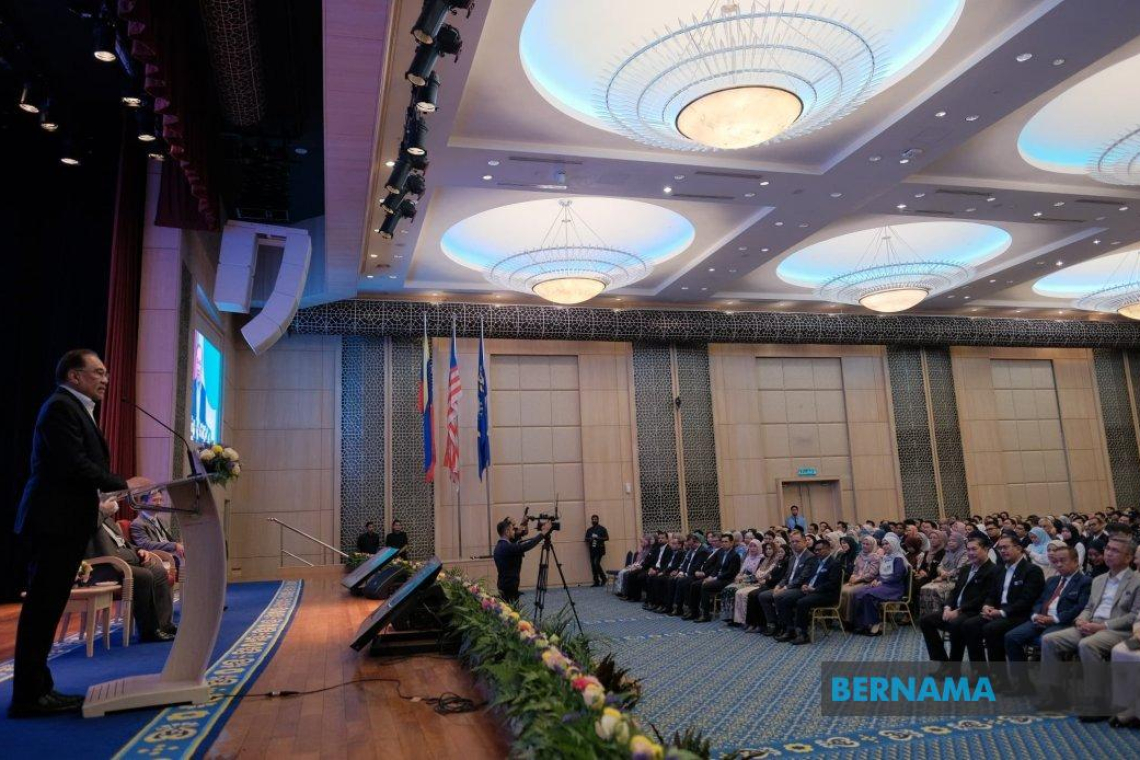 ASEAN Amal Pendekatan Angkat Ekonomi Serantau, Jamin Pertumbuhan Bersama – Anwar