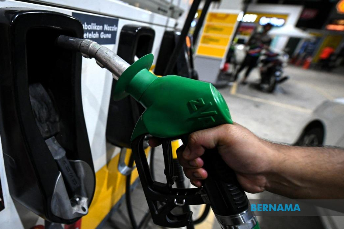 Harga RON97, Diesel Di Semenanjung Turun 3 Sen