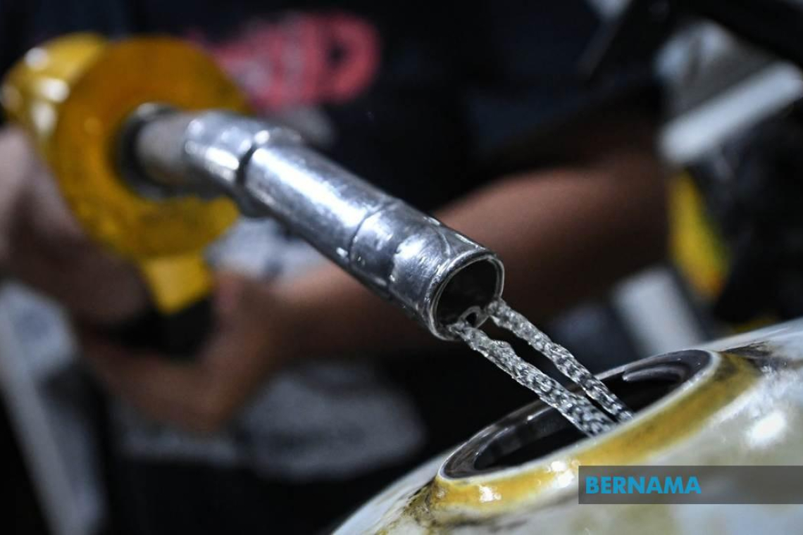 Diesel Price In Peninsula Down by Five Sen - MOF