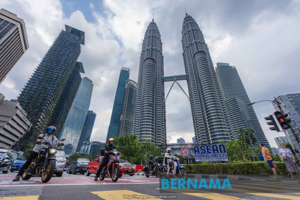 Malaysia's Economy Remains Resilient, Outperforms Singapore, Thailand