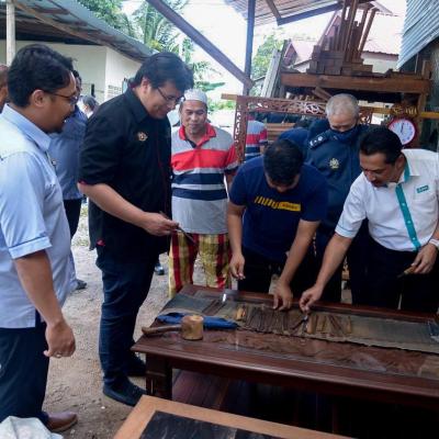 Sesi Turun Padang Sempena Jelajah #Bajet2023 Ke Industri Pembuatan Ukiran Kayu Kuala Terengganu