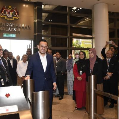 YB Timbalan Menteri Kewangan I & II “Clock In” Di MOF