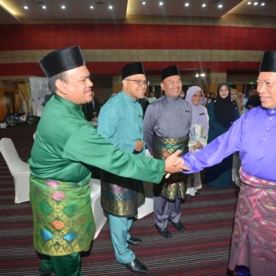 Majlis Penyerahan Mockup Cheque Geran NAPREC di INSPEN