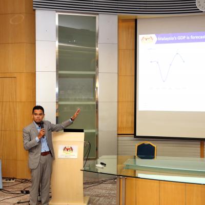 Sesi Lawatan Akademik UiTM Sarawak Ke MOF