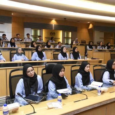 Sesi Lawatan Akademik oleh UKM ke MOF