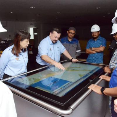 Lawatan Kerja Menteri Kewangan II ke Lumut Naval Shipyard (LUNAS)