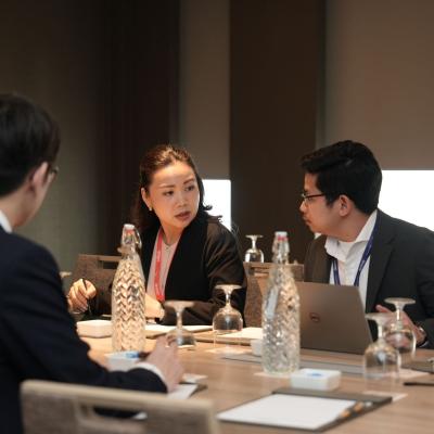 Delegasi negara-negara ASEAN+3 mengadakan beberapa mesyuarat dua hala