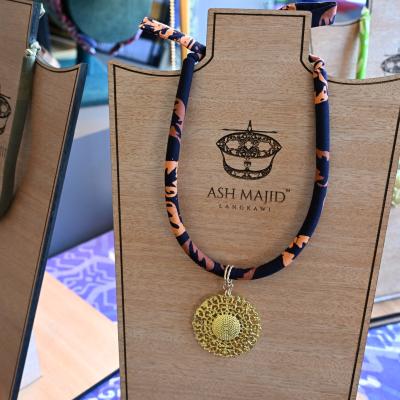 LADA membawakan usahawan sekitar Langkawi untuk memperkenalkan produk dan kraftangan tempatan kepada delegasi dari negara ASEAN+3