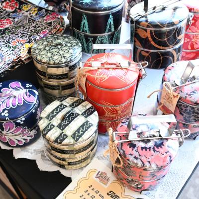 LADA membawakan usahawan sekitar Langkawi untuk memperkenalkan produk dan kraftangan tempatan kepada delegasi dari negara ASEAN+3