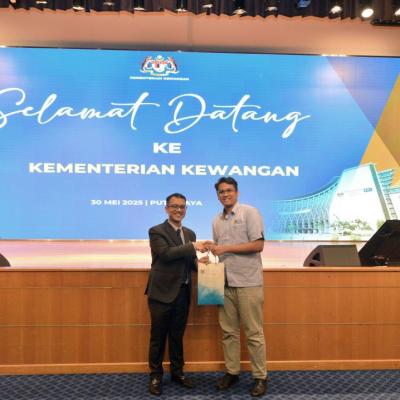 Sesi Lawatan Akademik Oleh UKM Ke MOF