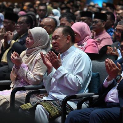 Majlis Peluncuran Sekolah Angkat MADANI