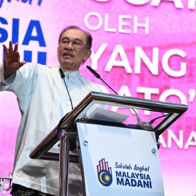 Majlis Peluncuran Sekolah Angkat MADANI