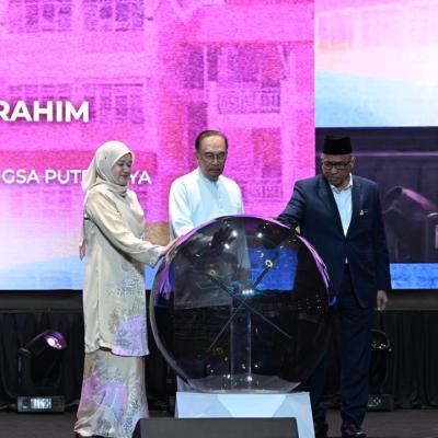 Majlis Peluncuran Sekolah Angkat MADANI