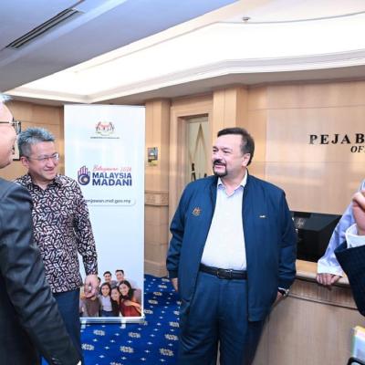 Sesi Libat Urus Bersama Kementerian Pelaburan, Perdagangan & Industri