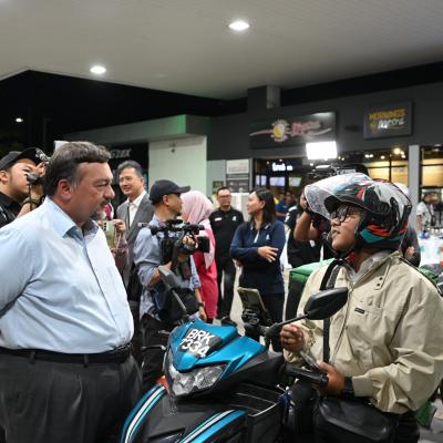 Sesi Tinjauan Di Stesen Petronas Sri Hartamas, KL