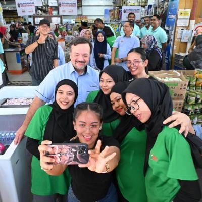 Sesi Turun Padang Di Layangan Shopper, Labuan