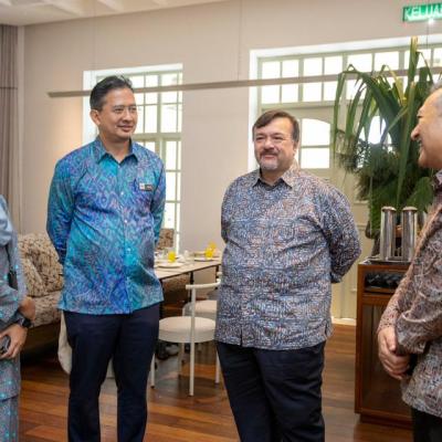 Sesi Lawatan Ke Seri Negara