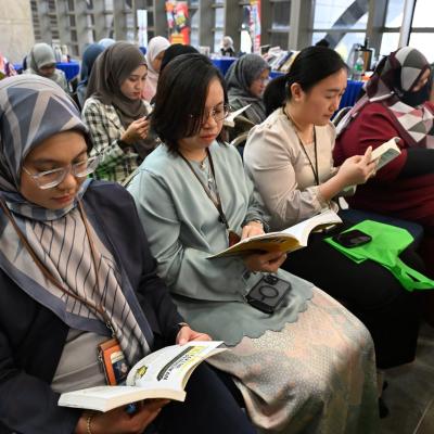Program Jom Baca Bersama 10 Minit & Resensi Buku