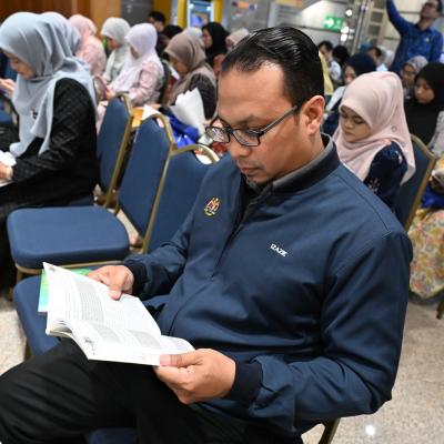 Program Jom Baca Bersama 10 Minit & Resensi Buku
