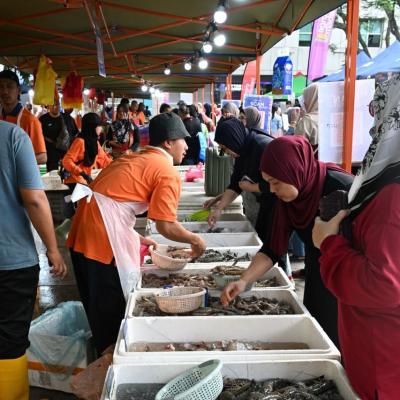 Sesi Tinjauan Ke Pasar Tani Taman Melawati