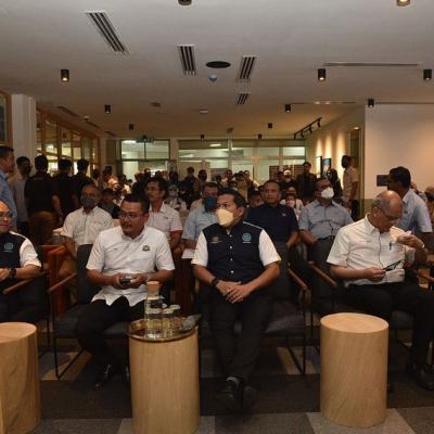 Majlis Menandatangani MOU Futurise (Aksadron) dan Iskandar Investment Berhad di Johor