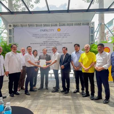 Majlis Penyerahan Simbolik Surat Anugerah Bagi Pembinaan Shell Malaysia Upstream Headquarters di Sarawak